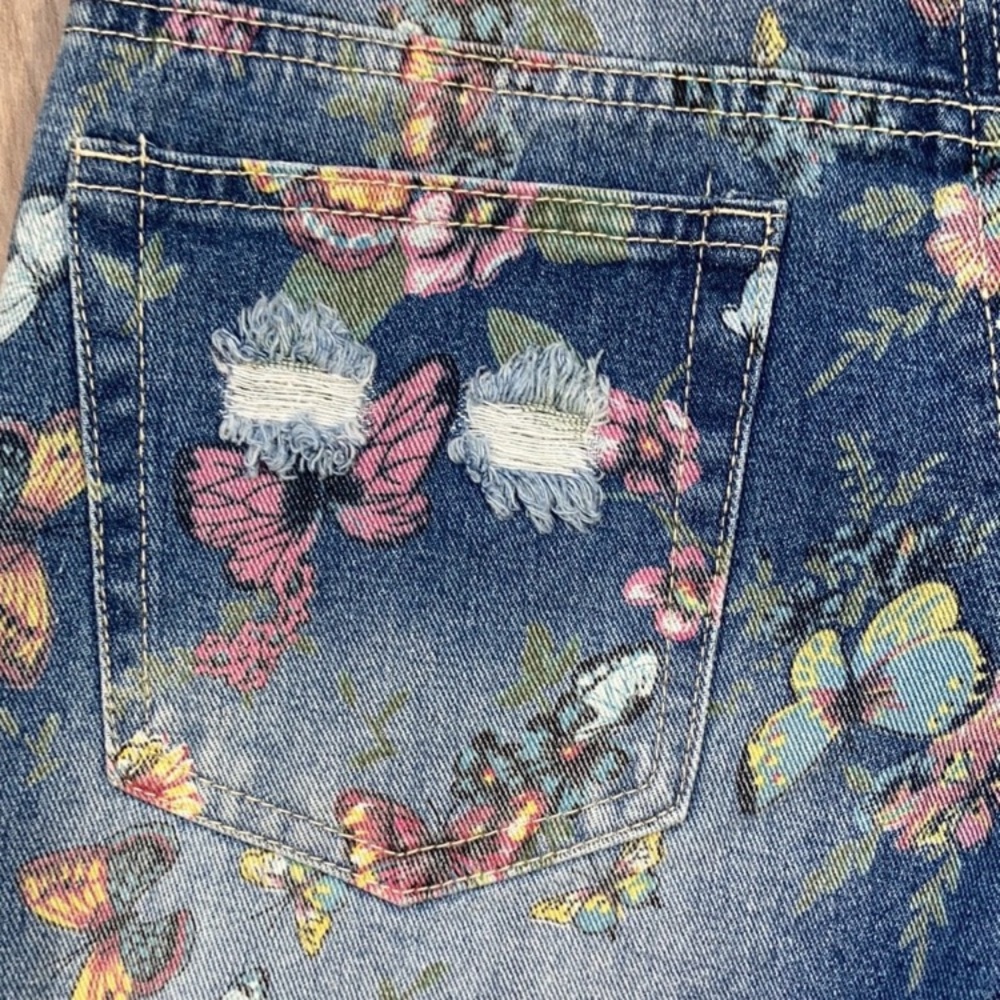 Almost Famous distressed Mom jean short raw hem butterfly floral size 3 - Picture 17 of 17